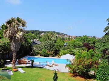 Zekeriyaköy'de 600 M2 Müstakil Villa, 1200 M2 Arsa İçinde.