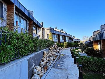 ZEKERİYAKÖY'DE AYRICALIKLI VE DOĞA İÇİNDE ZARİF 5+1 VİLLA F1