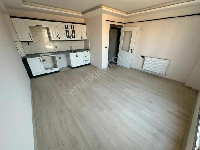 Zeki Emlak'tan Muradiye Mh. Ara Kat 1+1 Kiralık Daire
