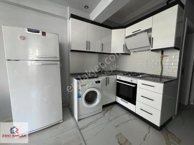 Zeki Emlak'tan Muradiye Mh. Cadde Üstünde Kiralık 1+1 Eşyalı D