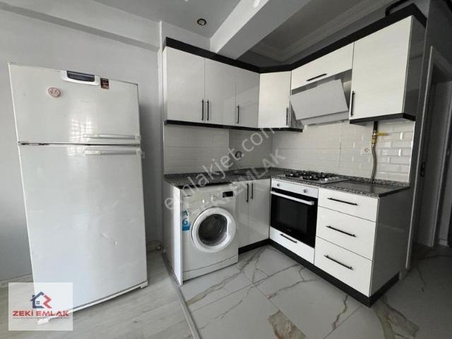 Zeki Emlak'tan Muradiye Mh. Cadde Üstünde Kiralık 1+1 Eşyalı D