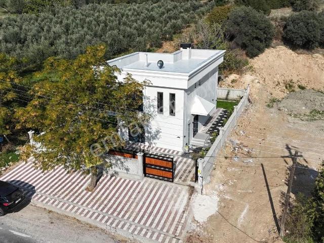 Zeki Emlak'tan Manisa Karaoğlanlı'da Satılık 4+1 Müstakil Villa