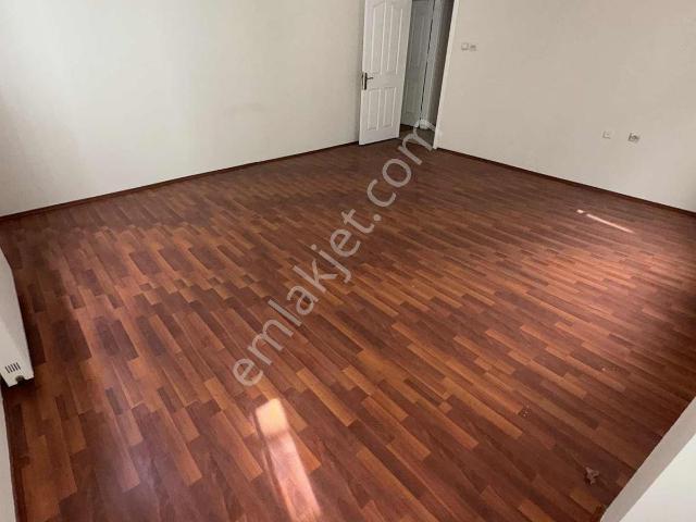 Zeki Emlak'tan Asansörlü 3+1 Kiralık Daire