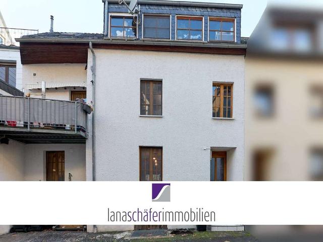 Zeltingen Rachtig: Wohnhaus mit Balkon und PKW Stellplatz