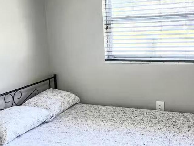 ZER0 MOVE IN FEE! NEAR UCF AND WATERFORD LAKE! JOBS EVERYWHERE.