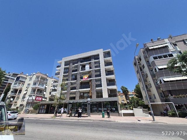 ZERDALİLIK'TE SIFIR BİNADA KOMBILİ ARA KATTA GENIS 3+1 KAPALI OTOPARKLI