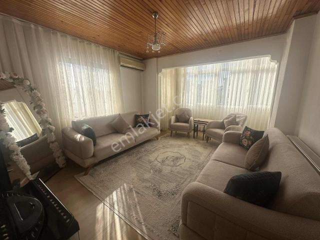 Karabağlar'da Satılık Şehir Manzaralı Bakımlı 2+1 Daire