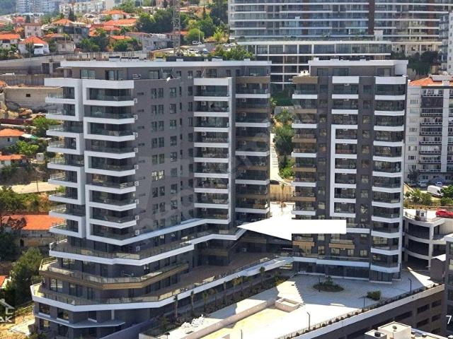 Zeta'dan Narlıdere'de Doğa ve Deniz Manzaralı Site İçi 3+1 Daire