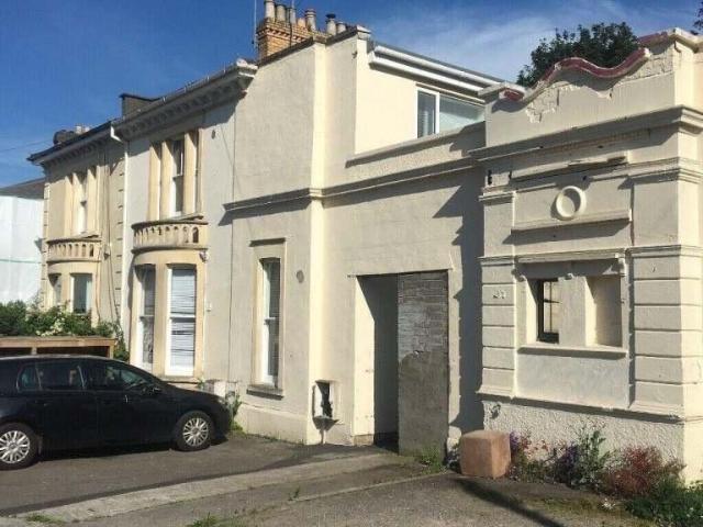 Zetland Road, Bristol BS6 Studio to rent £750 pcm £173 pw