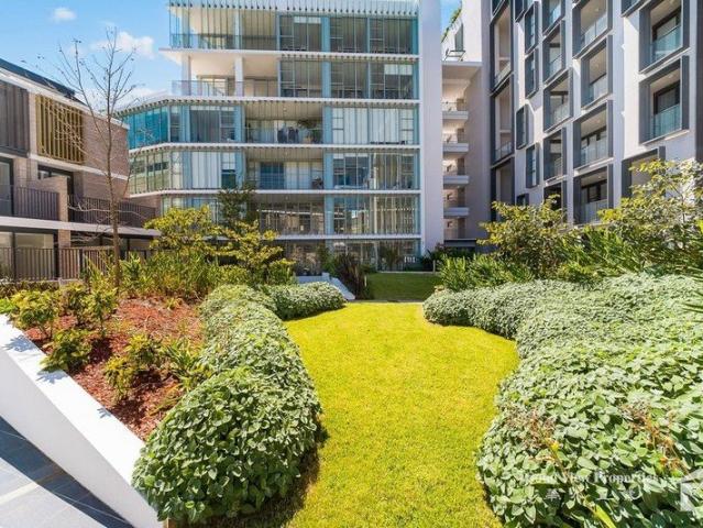 Zetland 1 Bed & Study Apartment Can be easily as Two Bed For Sale