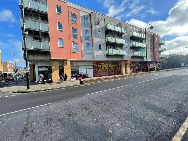 Zeus Court, Fairfield Road, Yiewsley UB7, 1 bed flat to rent, £1,350 pcm | PrimeLocation