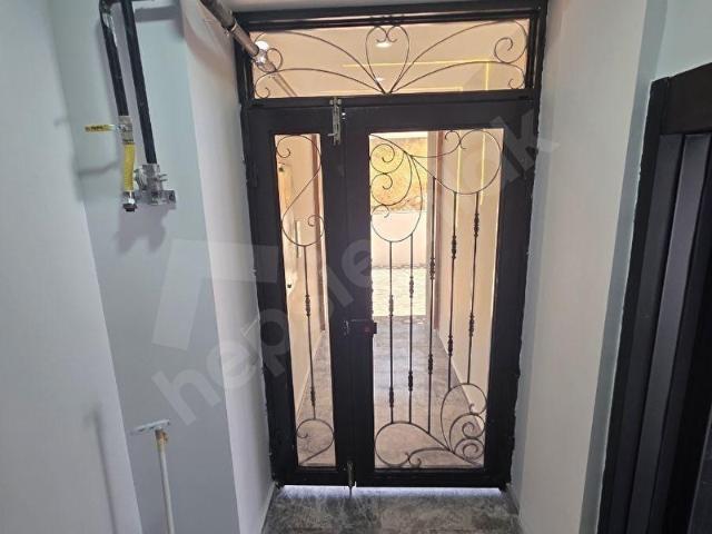 ZEYTİNALANINDA CADDEYE MERKEZE YAKIN DOGALGAZLI DUBLEKS DAİRE