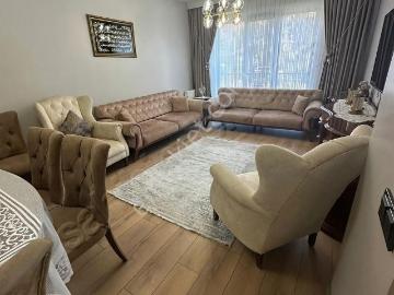 Zeytinburnu Meydan Evlerinde 2+1 Bahçe Katı Satılık Daireler