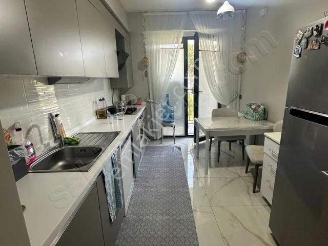 Zeytinburnu Meydan Evlerinde 2+1 Bahçe Katı Satılık Daireler