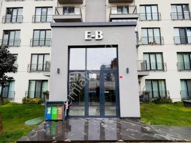 Zeytinburnu Meydan Evlerinde 2+1 Bahçe Katı Satılık Daireler