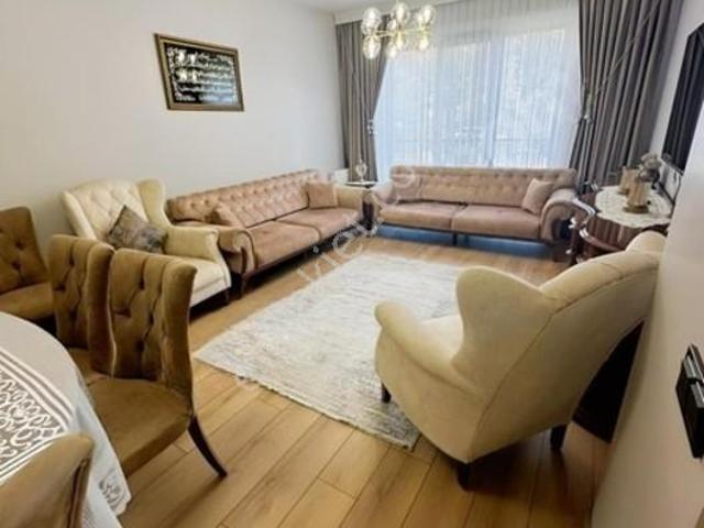 Zeytinburnu Meydan Evlerinde 2+1 Bahçe Katı Satılık Daireler