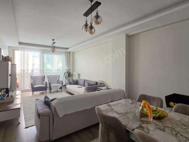 Zeytinburnu Seyitnizam'da Önü Açık, Çift Cepheli, 115 M² Satılık 2+1 Daire