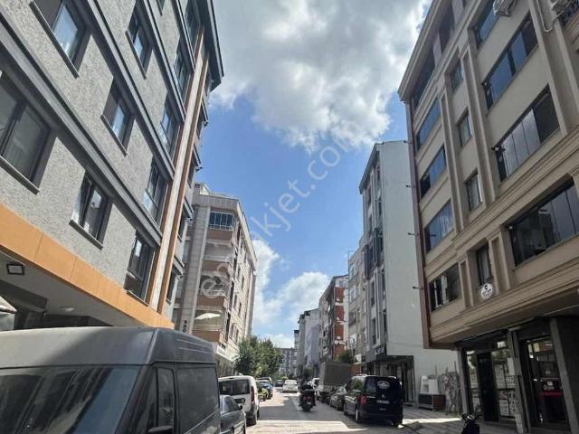 Zeytinburnun'da Satılık 2+1 Boş Daire