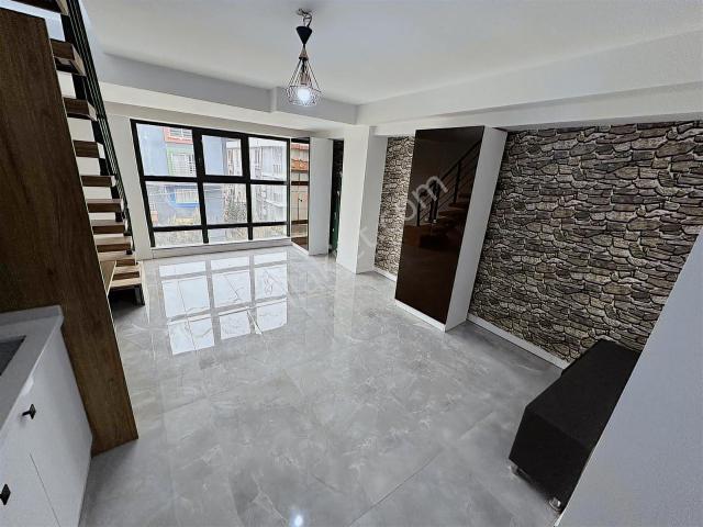 Zeytinköy Öğretmen Evi Yanı Giyotin Cambalkonlu Dubleks 1+1daire