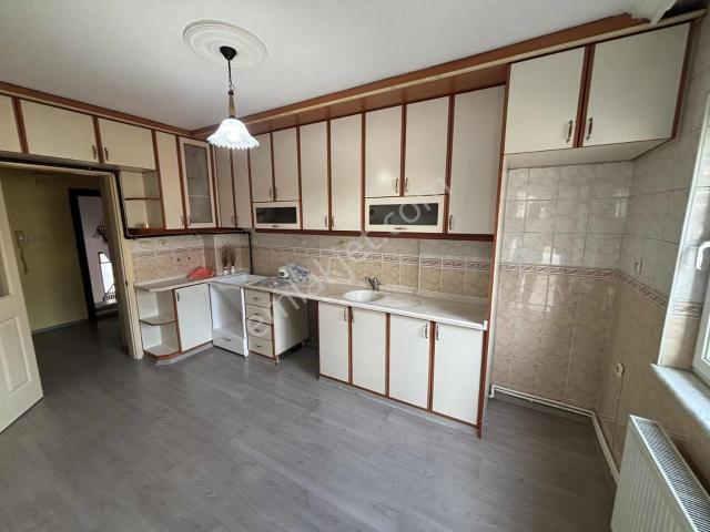 Zeytinköy Mah. Paü Ye 2dk Lık Mesafede Ara Kat