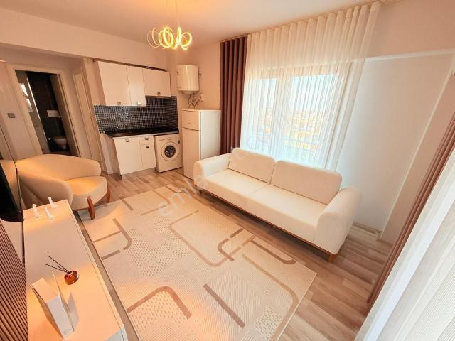 Zeytinköy Mahallesinde Arakat Balkonlu Eşyalı 1+1 Apart A y 1