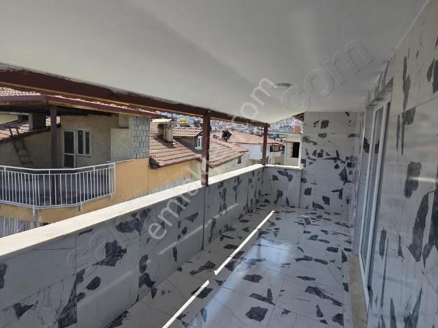 Zeytinköy Mevkinde Ferah Kullanım Alanına Sahip 2+1 Kiralık