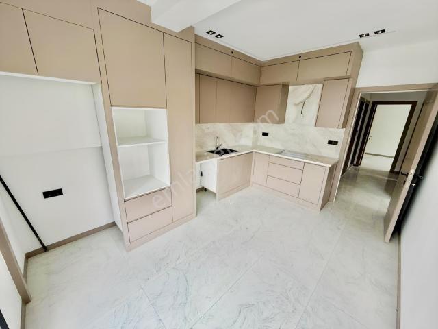 Zeytinköy'de 2+1 Ebeveyn Banyolu Yeşil Alan Cepheli Daireler