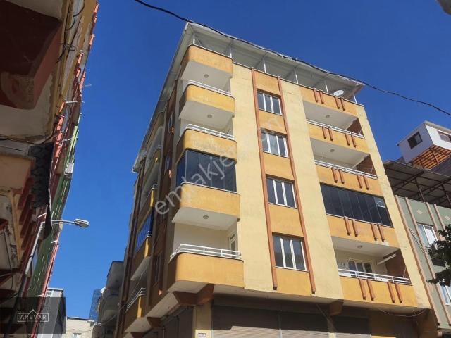 Zeytinli'de 4 Daire 1 Dükkan Satılık Bina