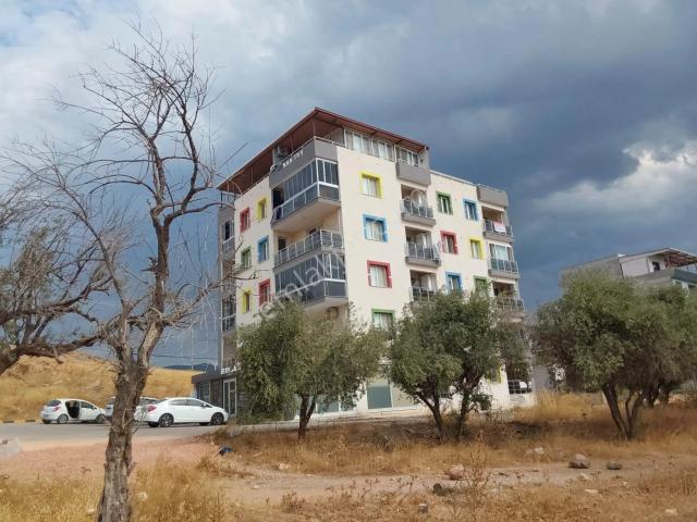 Zeytinlik Mahallesi'nde Geniş Teraslı 3+1 Kiralık Çatı Dublex