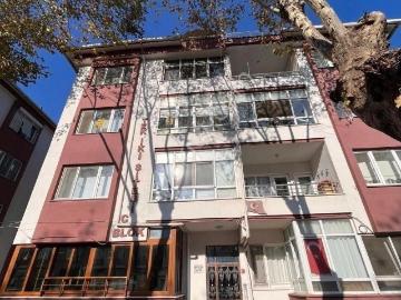 Zeybek Emlaktan Kurtuluş'ta 3+1 Cadde Üstü Dairemiz Satılıktır