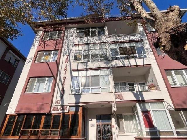 Zeybek Emlaktan Kurtuluş'ta 3+1 Cadde Üstü Dairemiz Satılıktır