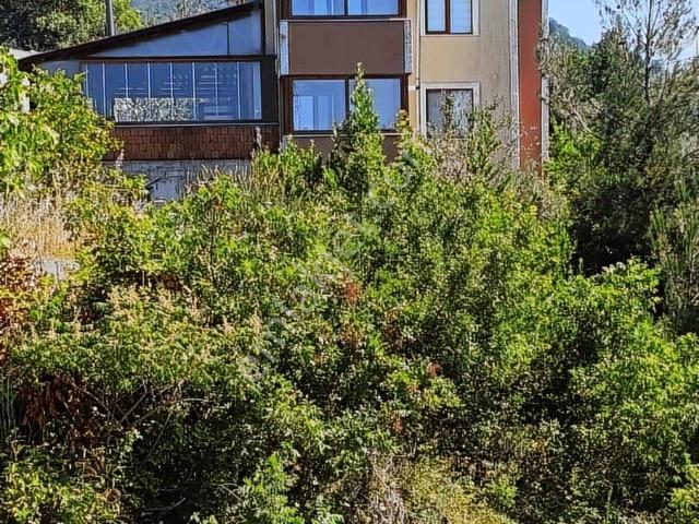 Zeybek Emlak Gayrimenkul 3.katli Müstakil Ev Ve 700.m2 Arsa