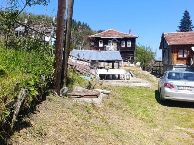 Zeybek*den İlişi De 803.m2 Satilik.2.katli.ev Ve Bahçesi