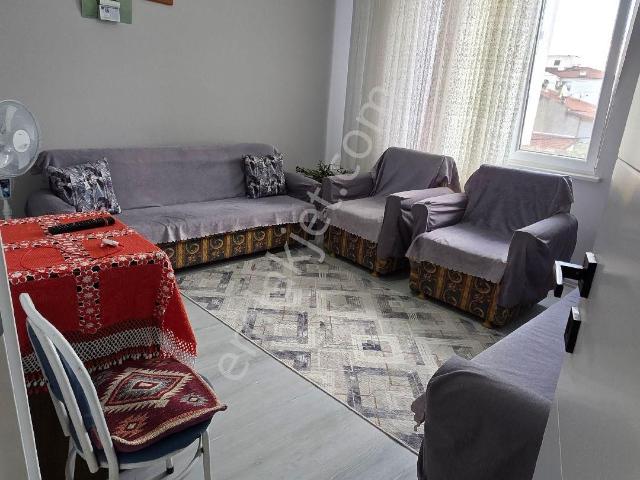 Zeynep Gayrimenkulden Tırnova Mahallesinde Satılık Geniş 2+1 Daire