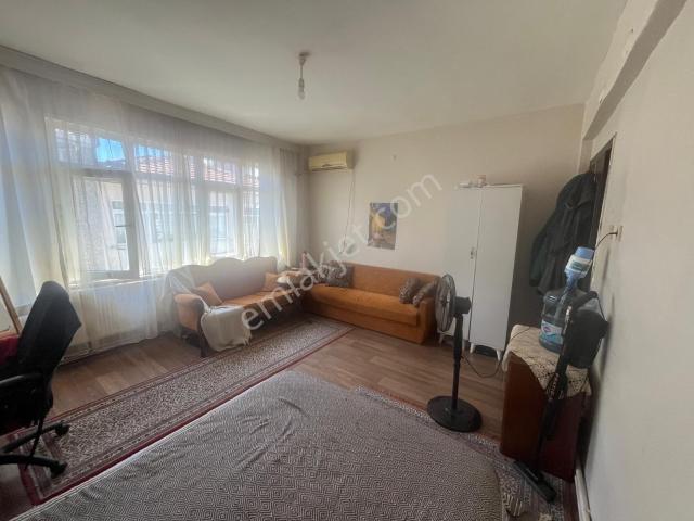 Üsküdar Zeynep Kamil'de Satılık 2+1 Çatı Katı