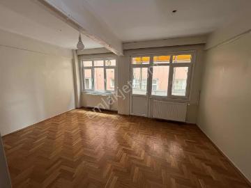 Zeynepkamil Mahallesinde 1 +1 Satılık Daire