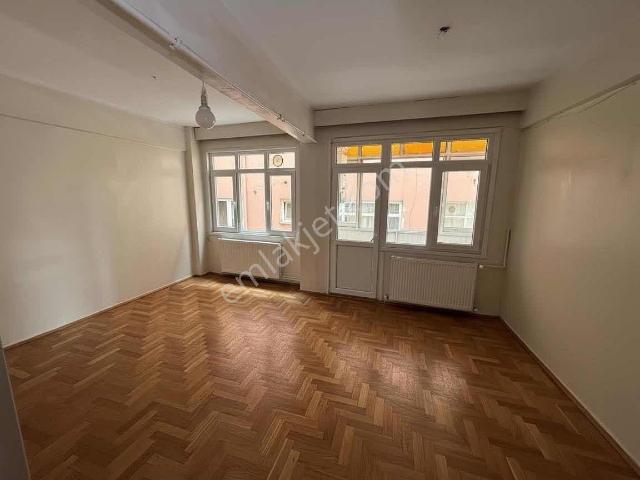 Zeynepkamil Mahallesinde 1 +1 Satılık Daire