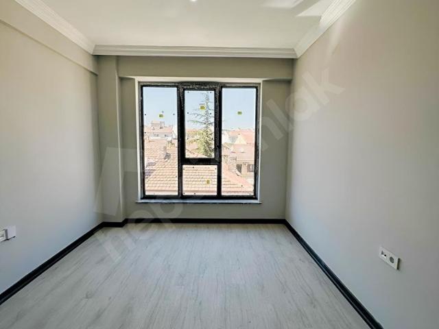 ZEYSAT'TAN ERTAŞ CADDESİ YAKINI ORTA KAT SATILIK 2+0 DAİRE