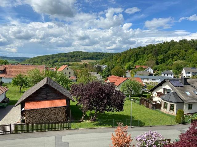 ZFH in ruhiger Lage mit Garten und Panoramablick in Elbenberg