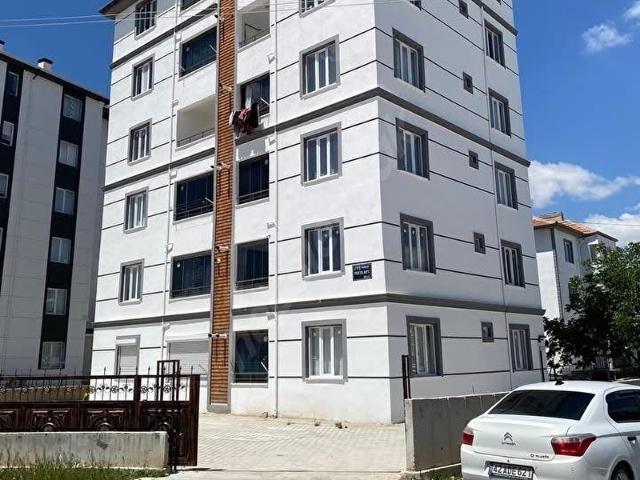 ZİYA GÖKALP MAHALLESİ GO PETROL CİVARI SATILIK ARA KAT 2+0 DAİRE
