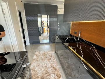 ZİRWEDEN PROTOKOL YOLU YAKINI EŞYALI EŞYASIZ HAVUZLU SİTEDE 1+1