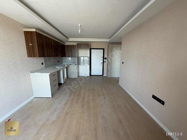 ZİRVE GAYRİMENKUL' DEN BAĞLICADA 1+1 BÜYÜK BALKON
