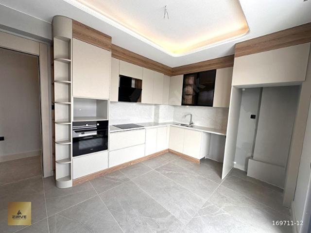 ZİRVE GAYRİMENKUL VE YATIRIM'DAN 200 M2 HOBİ BAHÇELİ 4+1 DAİRE