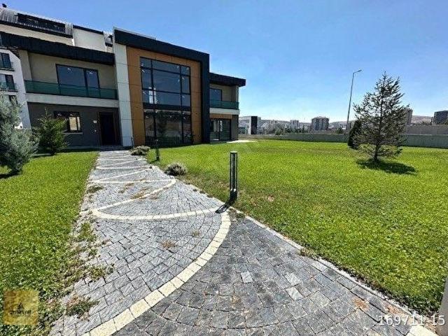 ZİRVE GAYRİMENKUL VE YATIRIM'DAN TAM BAĞIMSIZ SİTE İÇİ 5+2 VİLLA