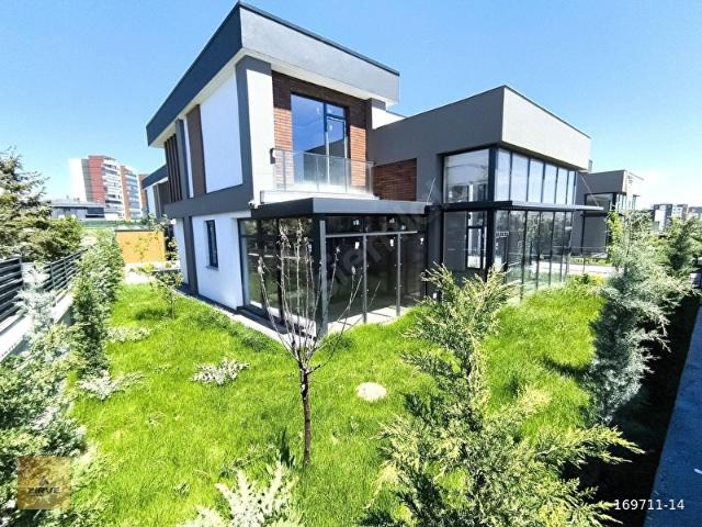ZİRVE GAYRİMENKUL VE YATIRIM'DAN ULTRA LÜKS 4+1 VİLLA