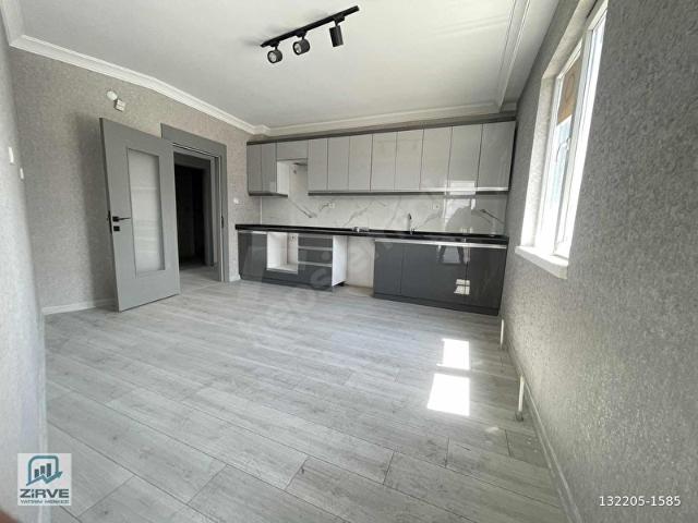 ZİRVE EMLAK'TAN CADDE ÜZERİNDE KREDİYE UYGUN SIFIR SATILIK DAİRE