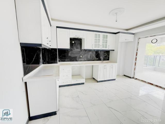ZİRVE EMLAK'TAN AT ÇİFTLİĞİ YAKINI İSKANI ALINMIŞ SATILIK DAİRE