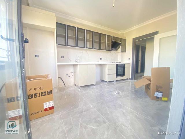 ZİRVE EMLAK'TAN BEŞİKKAYADA ORTA KAT ASANSÖRLÜ KİRALIK DAİRE