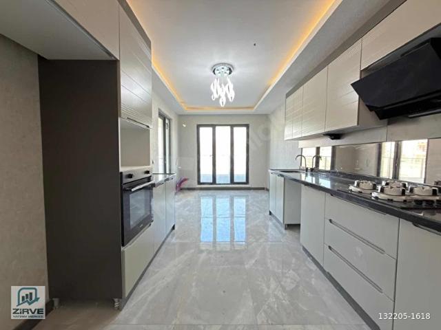 ZİRVE EMLAK'TAN KÖK TAPULU SİTE İÇERİSİNDE SATILIK 4+1 DAİRE