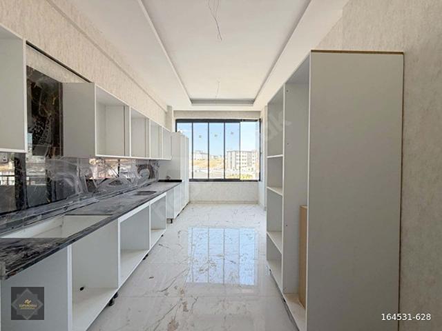 ZİRVE KONUMDA ARAKAT ÖNÜ AÇIK SIFIR 2,5+1 KAT BAHÇELİ DAİRE. !